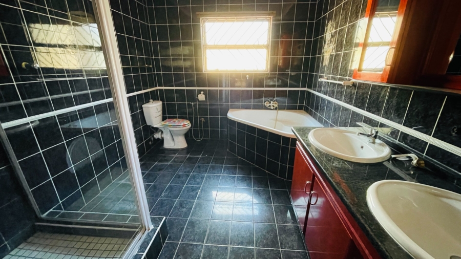 5 Bedroom Property for Sale in Van Der Hoff Park North West